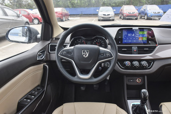 2017款宝骏310W 1.5L手动时尚型