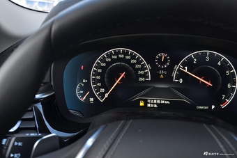 2019款宝马5系2.0T自动530Li 尊享型豪华套装