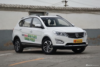 2016款宝骏560 .1.8L AMT智能手动豪华型 (白色)