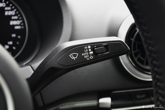 2018款奥迪A3 30周年型1.4T自动Sportback 35TFSI风尚型