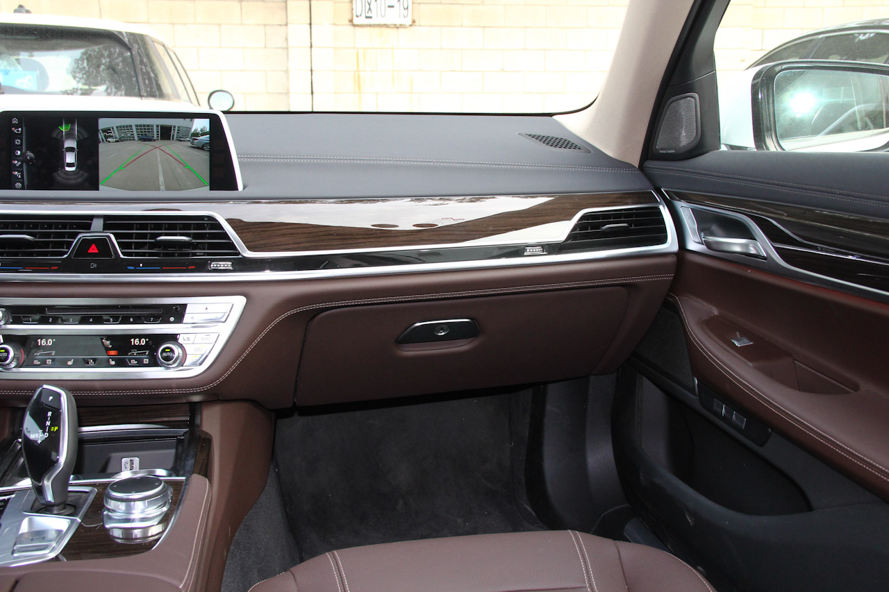 2017款宝马7系730Li 2.0T自动豪华型