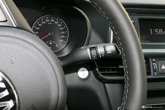 2017款起亚K5 2.0L自动15周年特别版LUX