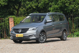 2017款宝骏730 1.5T手动豪华型7座