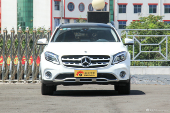 2018款奔驰GLA级 2.0T自动220 4MATIC运动型