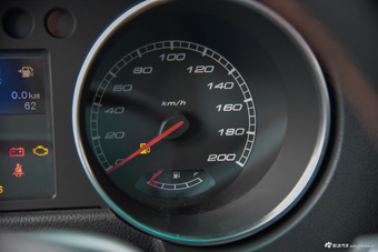 2016款北京BJ40L 2.0T手动四驱尊贵版 极夜黑