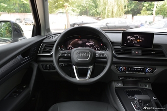 2018款奥迪Q5L 2.0T自动45 TFSI尊享风雅型