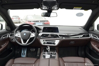 2018款宝马7系730Li 2.0T自动尊享型M运动套装