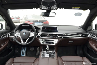 2018款宝马7系730Li 2.0T自动尊享型M运动套装图片