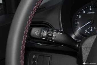 2016款现代悦纳 1.4L自动活力版SPORT