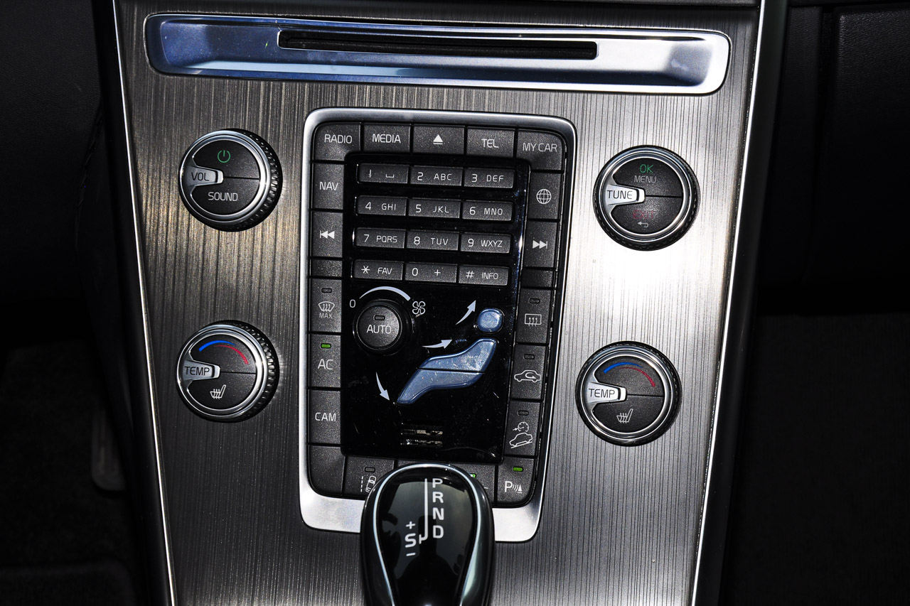 2016款沃尔沃XC60 2.0T自动 T5 AWD智驭版