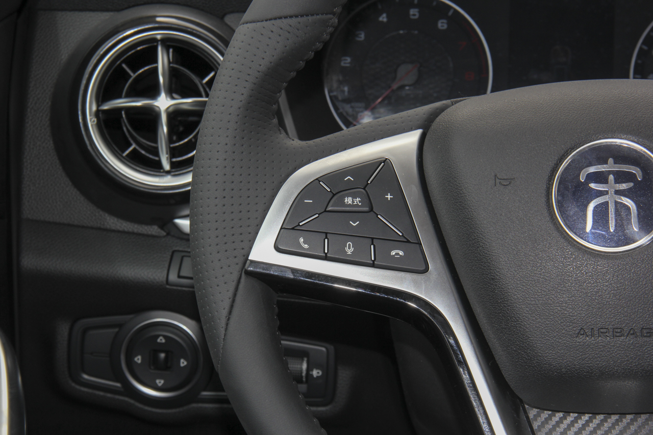 2019款比亚迪宋1.5TI手动智联越动型