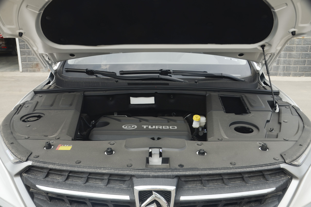 2018款宝骏530 1.5T手动精英型 