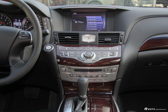 2017款英菲尼迪Q70L 2.5L自动悦享版