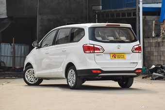 2016款宝骏730 1.5L手动超值版 7座