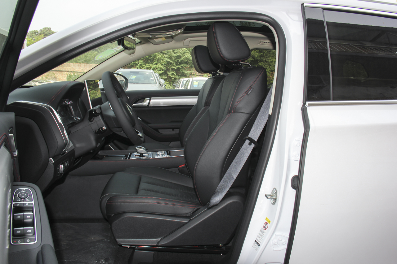 2018款比亚迪唐新能源2.0T全时四驱智联创享型7座