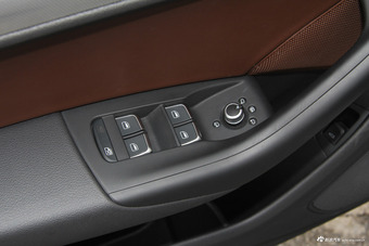 2017款奥迪Q3 1.4T自动30 TFSI风尚型