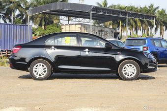 2017款吉利帝豪1.5L手动三厢百万款豪华型