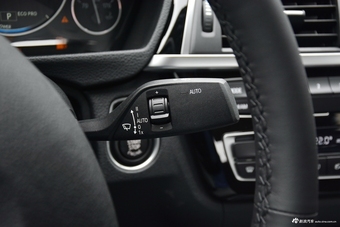 2018款宝马3系2.0T自动320Li 时尚型