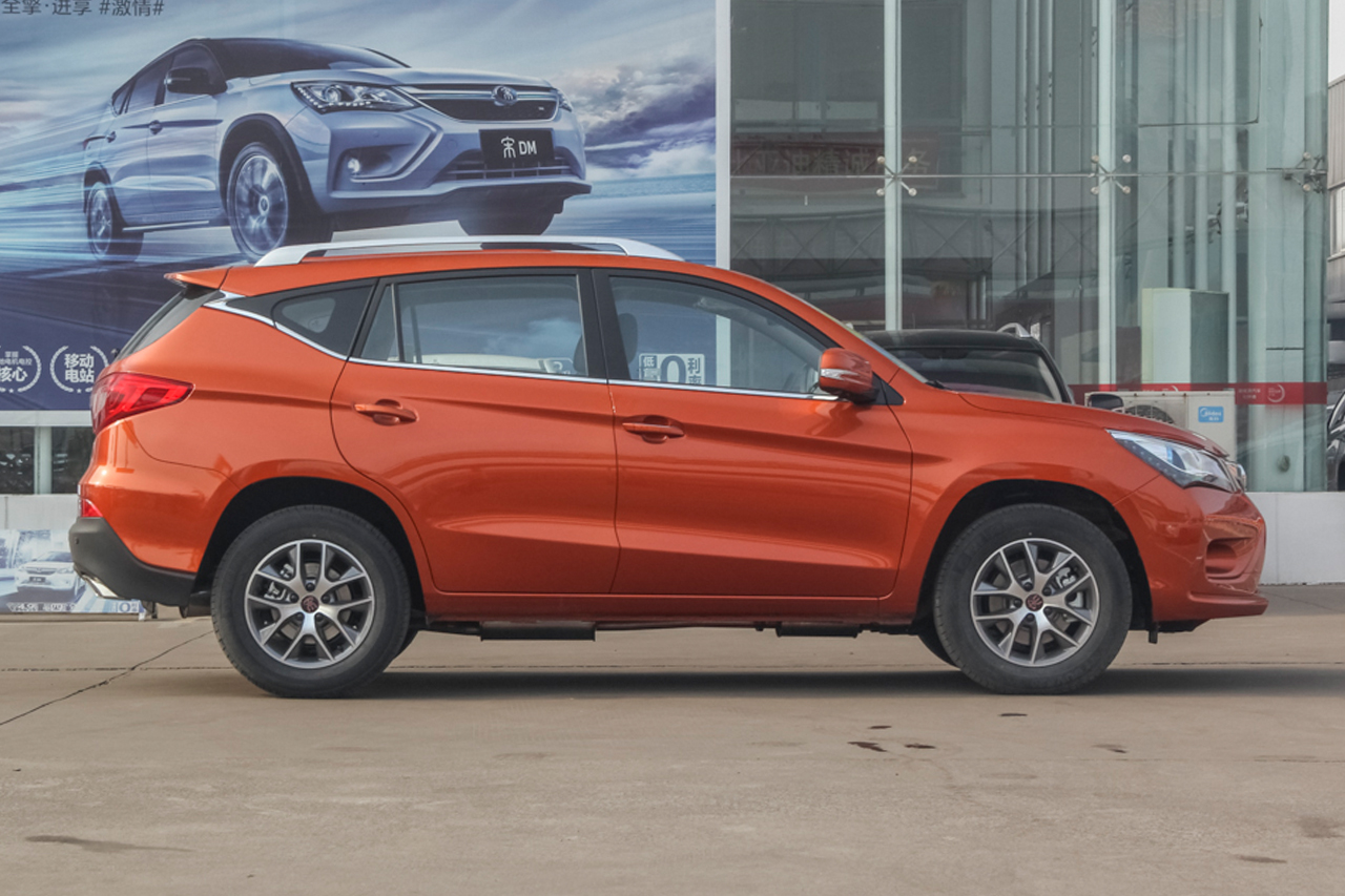 2017款比亚迪宋盖世升级版1.5TI手动精英型 