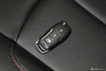 2017款黄海N3 2.5T手动两驱运动版XD25T5