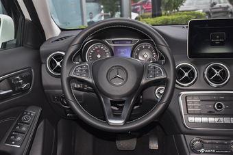 2017款奔驰GLA级 GLA220 2.0T自动4MATIC时尚型