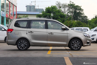 2016款风行S500 1.5L手动舒适型 闪耀金