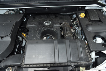 2016款北汽幻速S3 1.5L手动舒适型 朱鹭白