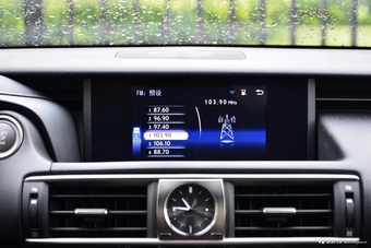 2017款雷克萨斯IS 2.0T自动300豪华版