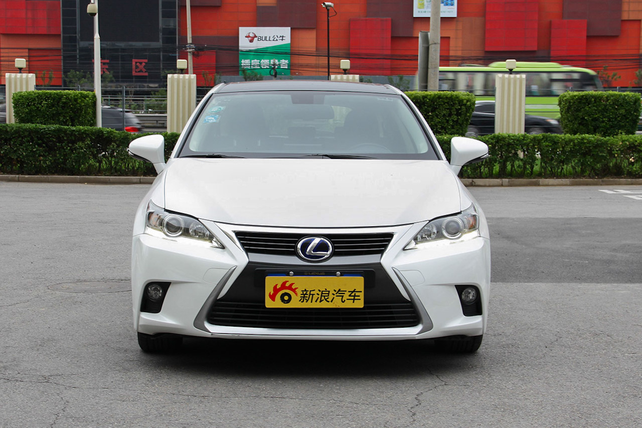 2014款雷克萨斯CT 1.8L自动200h舒适版双色