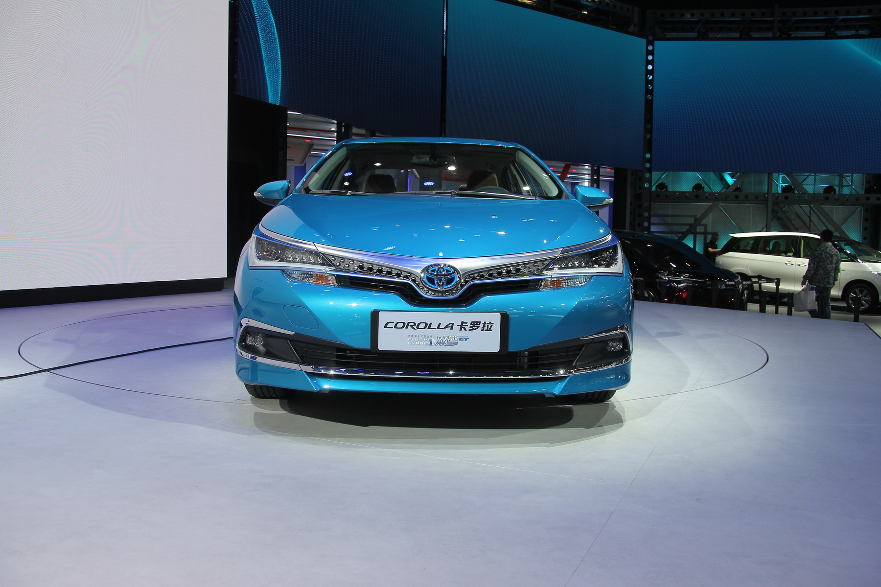 【丰田2018款卡罗拉双擎1.8L自动E-CVT智尚