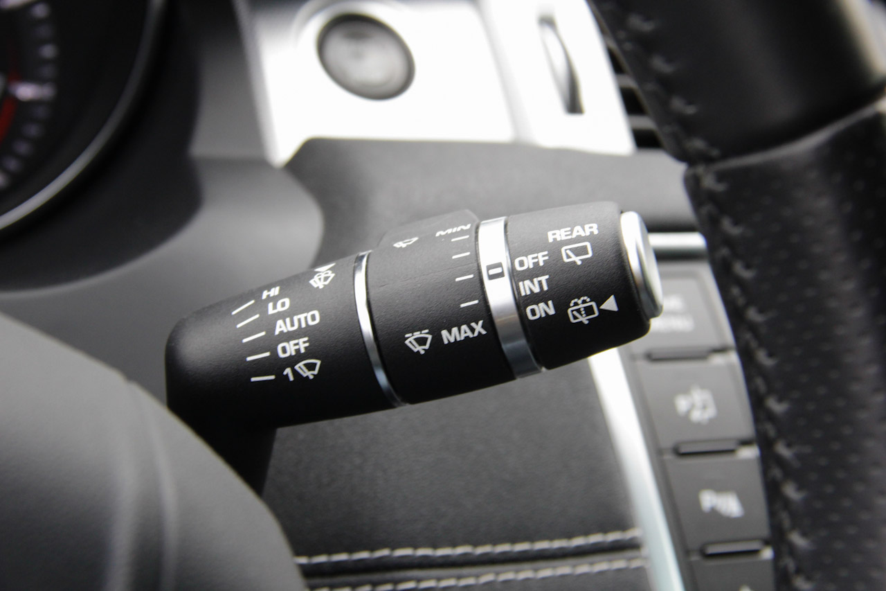 2015款揽胜极光2.0T自动锐动版