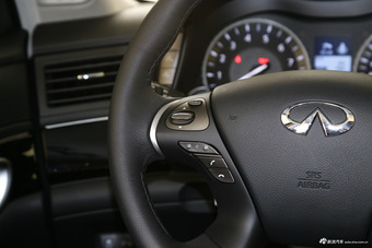 2017款英菲尼迪Q70L 2.5L自动精英版