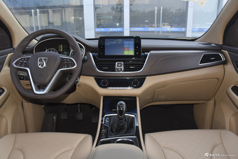 2017款宝骏730 1.5T手动风尚型7座