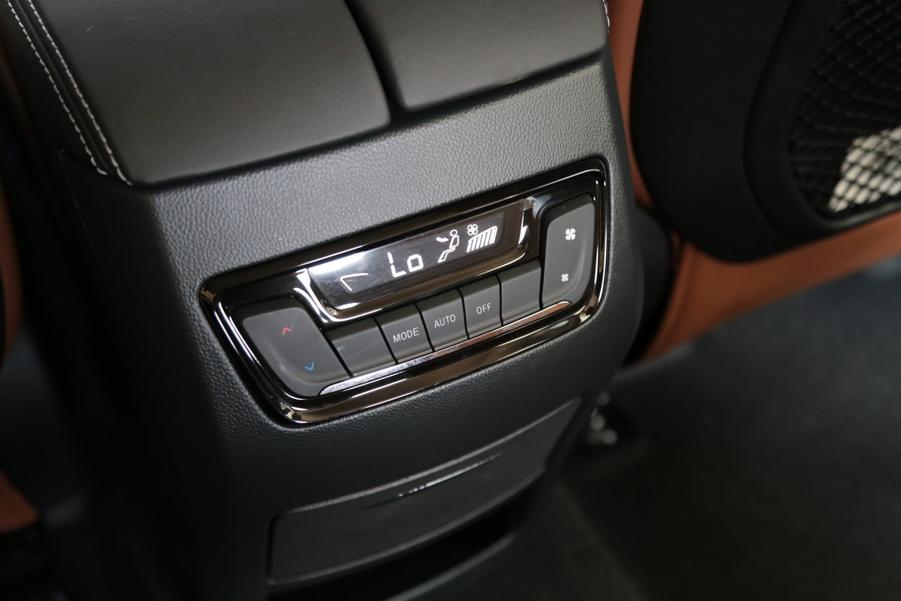 2017上汽大通D90 2.0TGI自动四驱高配版