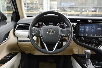 2018款凯美瑞2.0E自动精英版