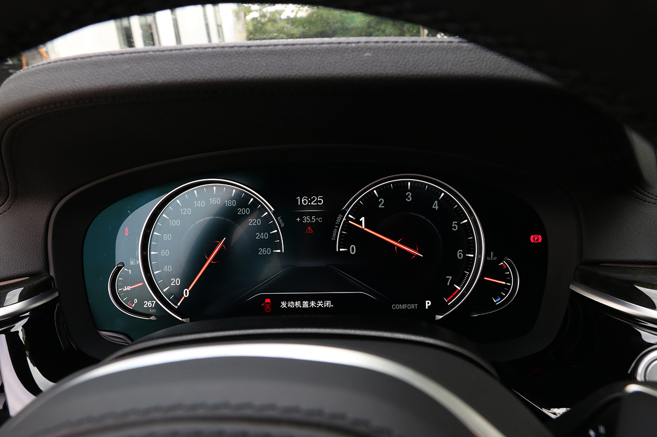 2018款宝马5系改款2.0T自动530Li尊享型M运动套装