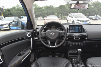 2017款风神AX4 1.6L手动潮尚型