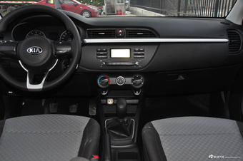 2017款起亚K2 1.4L手动GLS三厢