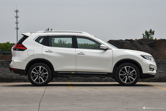 2017款奇骏2.5L自动CVT至尊版 4WD 	