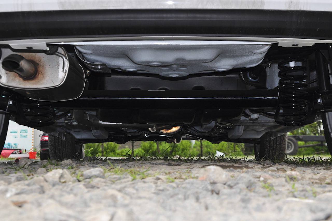 2015款奇瑞E3 1.5L手动趣尚版 冰川白