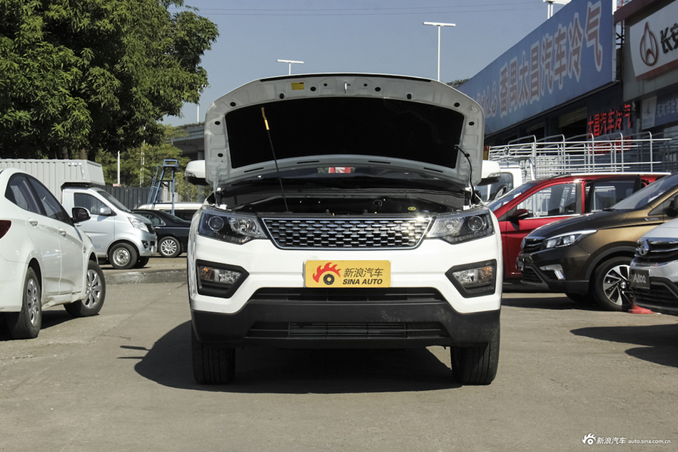 2016款长安CX70 1.6L手动运动型
