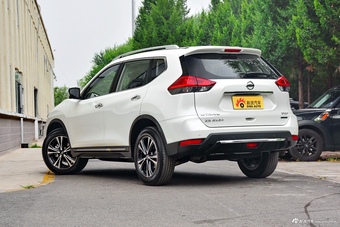 2019款奇骏2.5L自动四驱智联豪华版