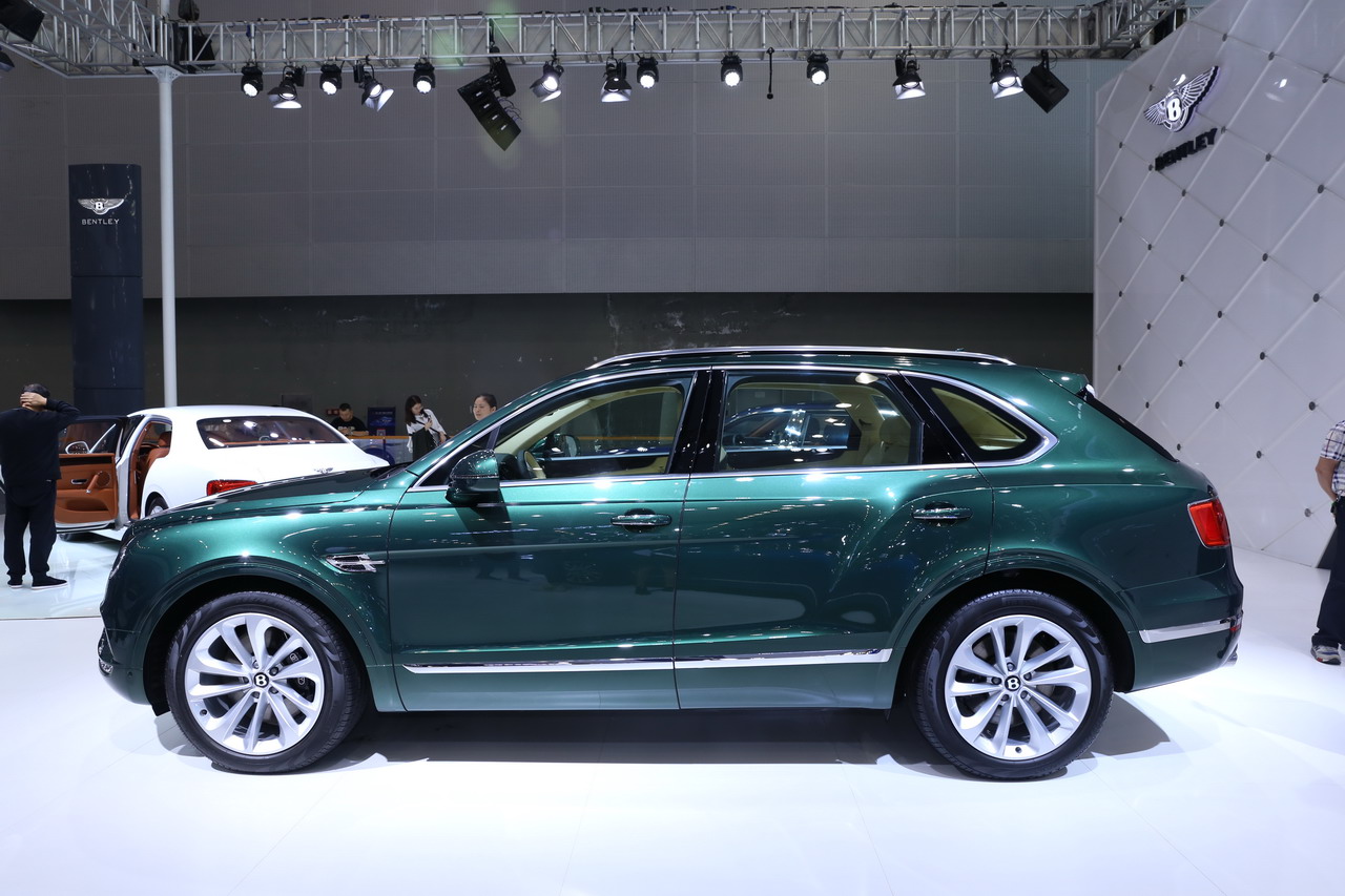 2018广州车展实拍：添越V8