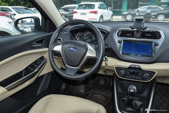 2015款福睿斯1.5L手动时尚型