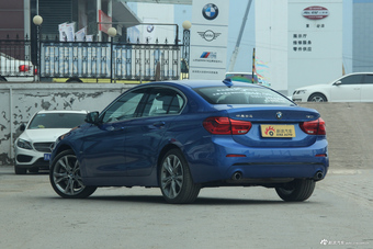 2017款宝马1系120i自动设计套装型 