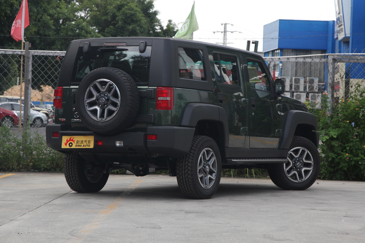 2018款北京BJ40L 2.0T手动柴油四驱尊贵版