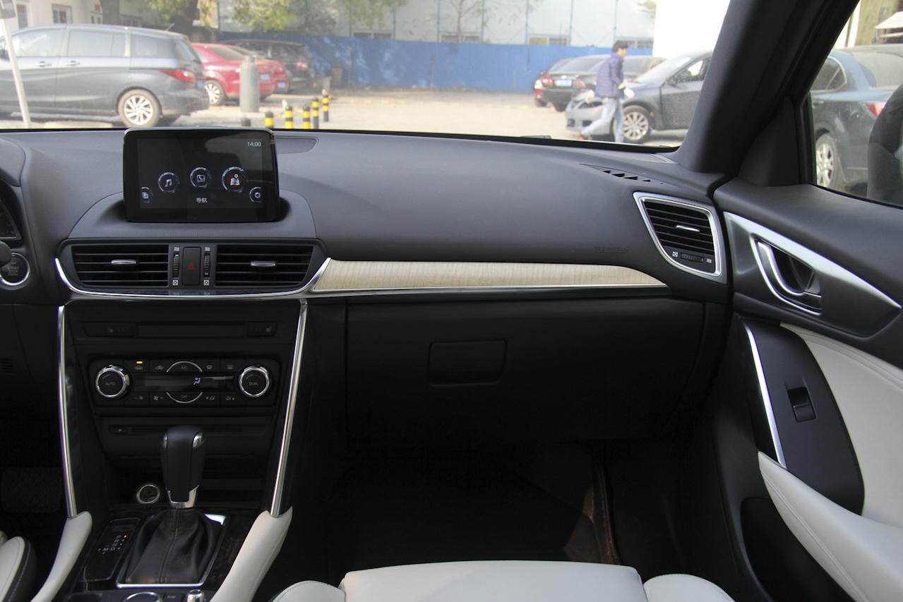 2016款马自达CX-4 2.0L自动两驱蓝天领先版