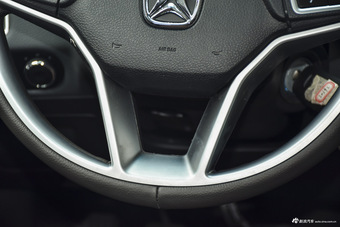 2016款驭胜S350 2.0T手动四驱汽油豪华天窗版7座