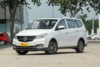 2017款宝骏730 1.5T手动风尚型7座