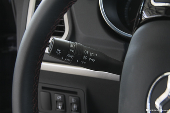 2017款黄海N3 2.5T手动两驱运动版JE4D25C